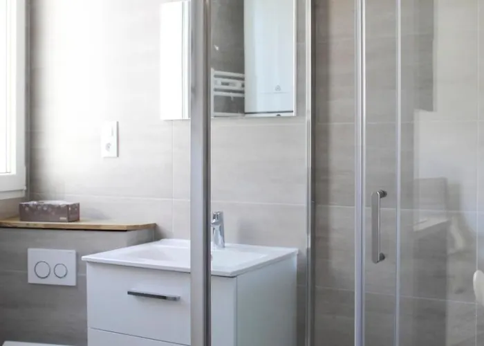 Bright Under The Eaves 14th Apartman